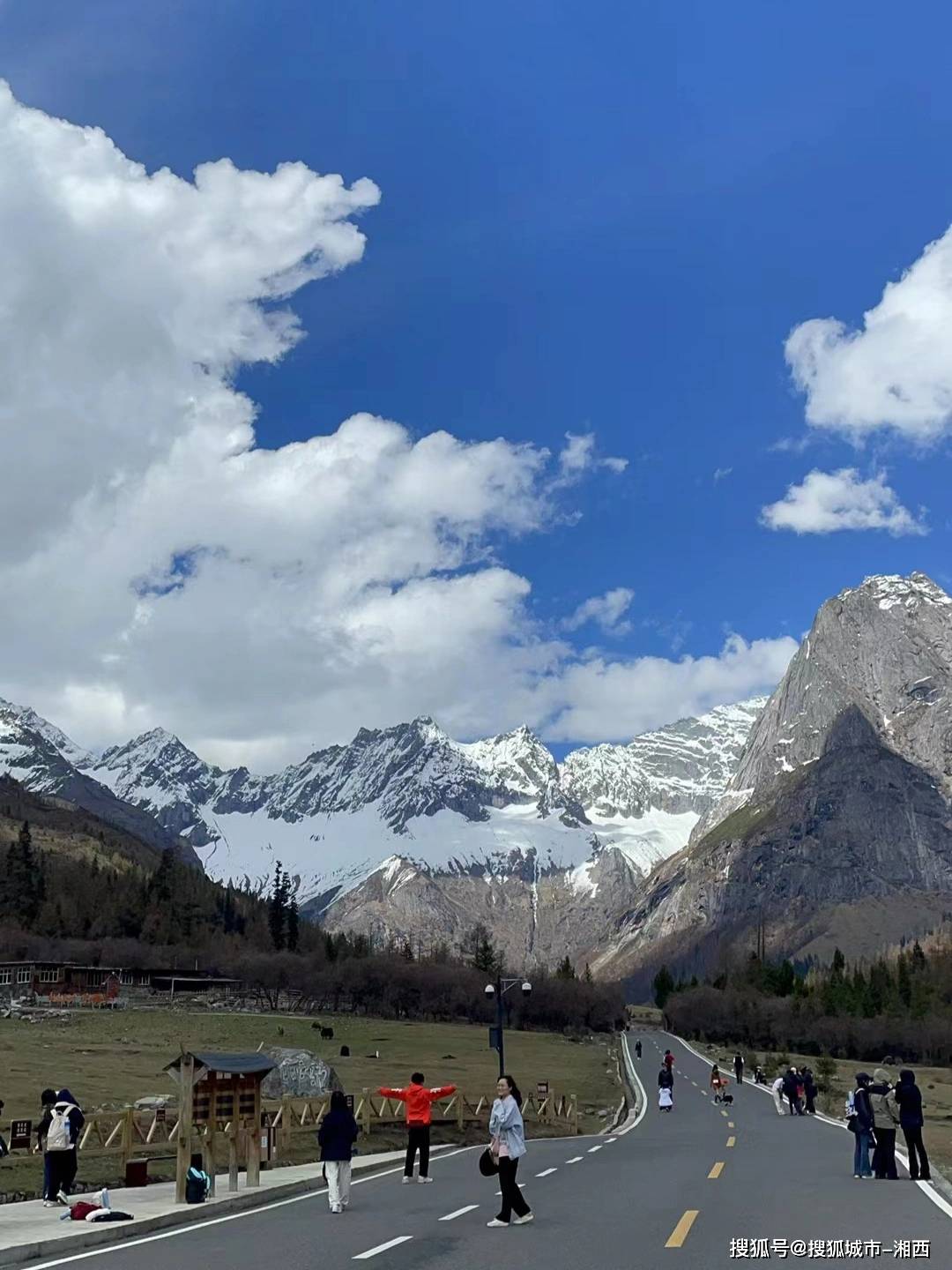 8月四川旅游旅游团怎么参加，吃喝玩乐全掌握