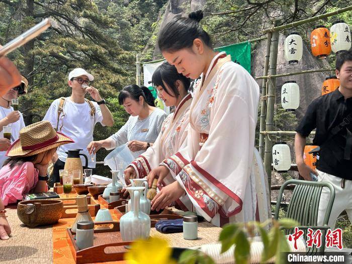 江西婺源：暑期旅游度假热