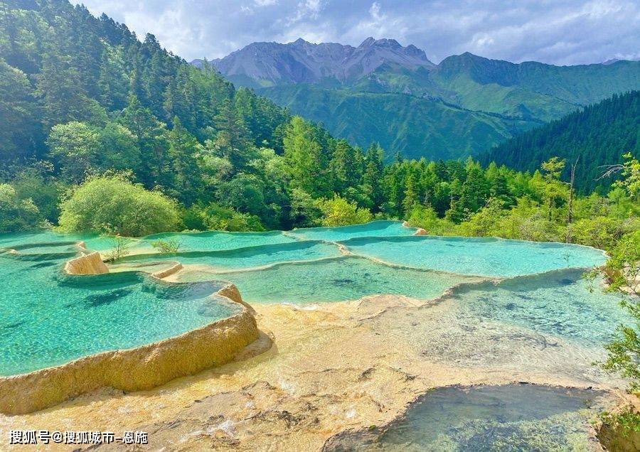 去四川旅游五日报团费用会更便宜吗？四川旅游五日报什么团更省钱