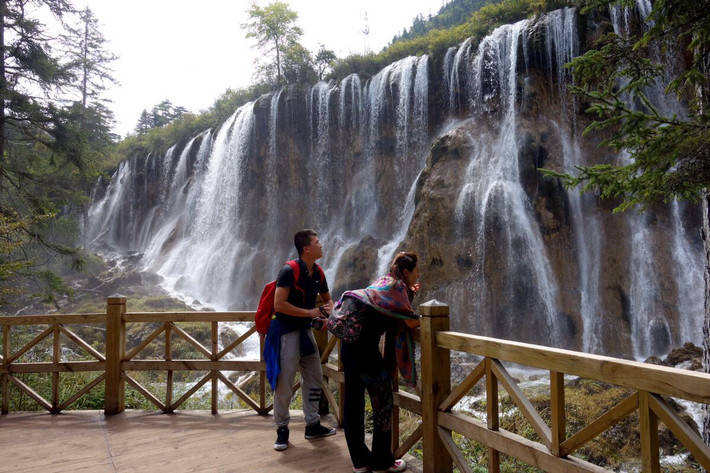 去四川旅游5天4晚需要多少钱？去四川旅游一趟跟团需要多少钱