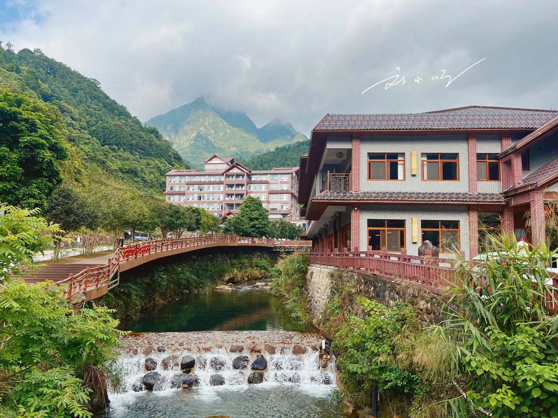 广西旅游结伴游4天3夜攻略，广西银滩四日跟团安排