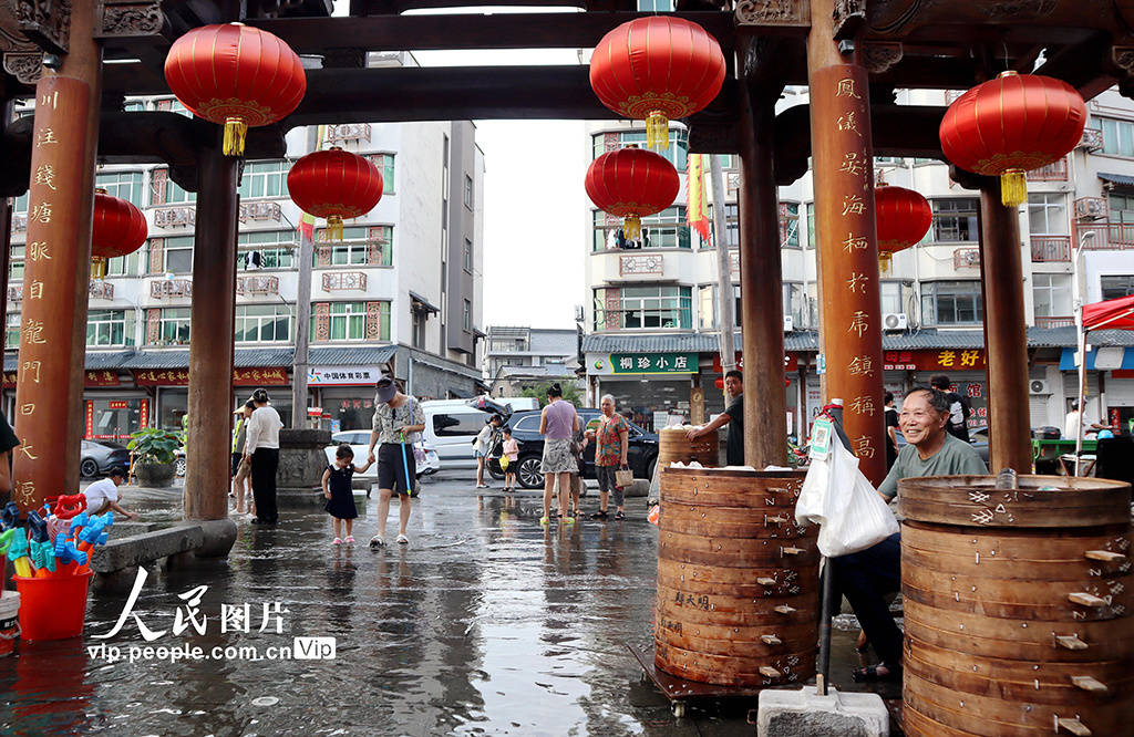 江南化工：浙江青鸟旅游投资集团有限公司持有27,601,273.00股