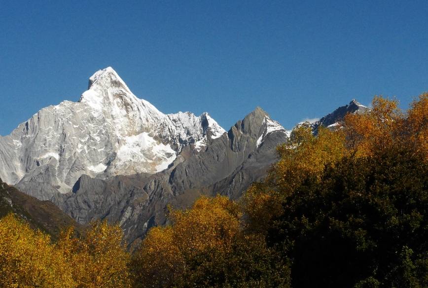 金碧汇彩下载-去四川旅游5天报团需要多少钱？去四川旅游一周需要多少钱费用