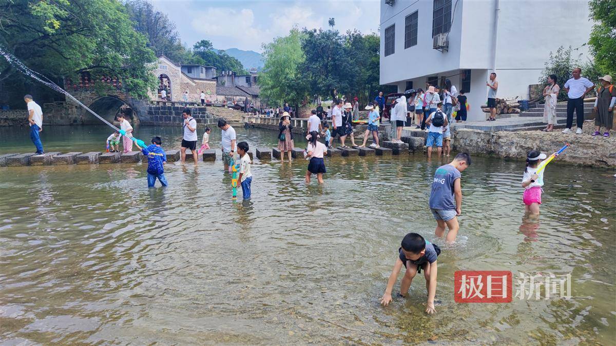 062美狮彩票安卓版下载-三峡旅游：暂无参与武汉游轮母港建设计划，未来将适时开辟重庆至武汉、南京、上海的旅游航线