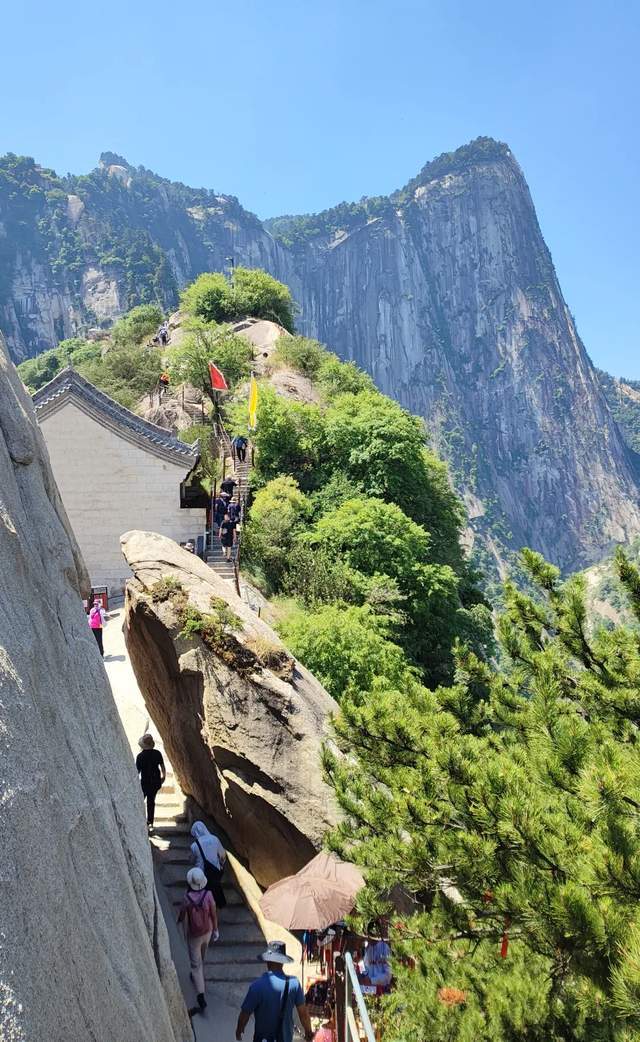 风之彩彩票登录大厅-西安旅游职业中等专业学校精彩亮相2024年陕西省职业教育活动周启动仪式