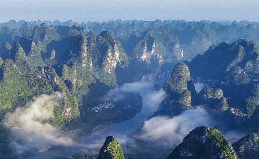 丁彦雨航桂林旅游！大口吃肉痛快喝酒，新女友好漂亮，神似江疏影