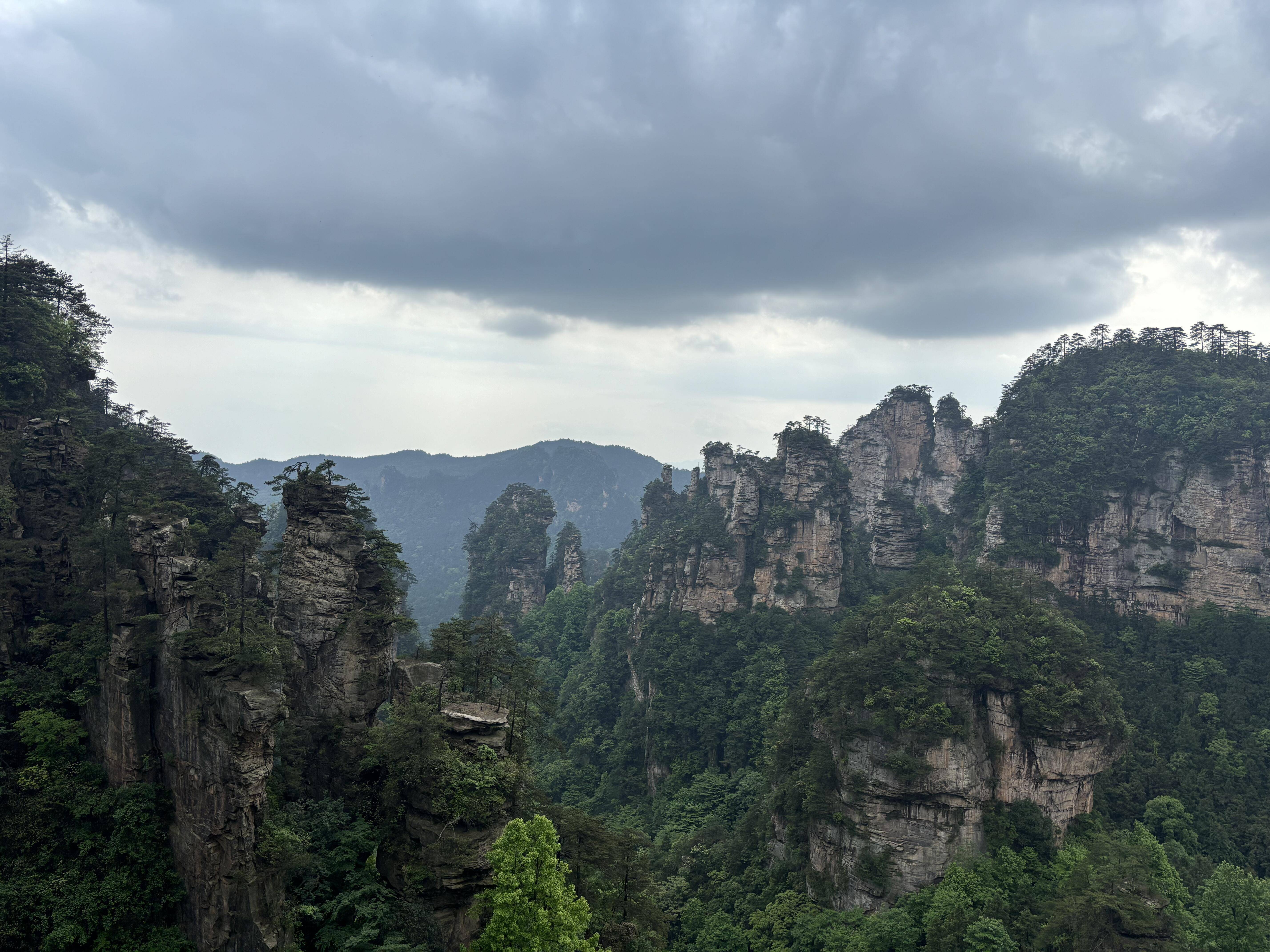 武汉到云南松赞林寺旅游6天报团多少钱，云南六日游旅游团费用多少