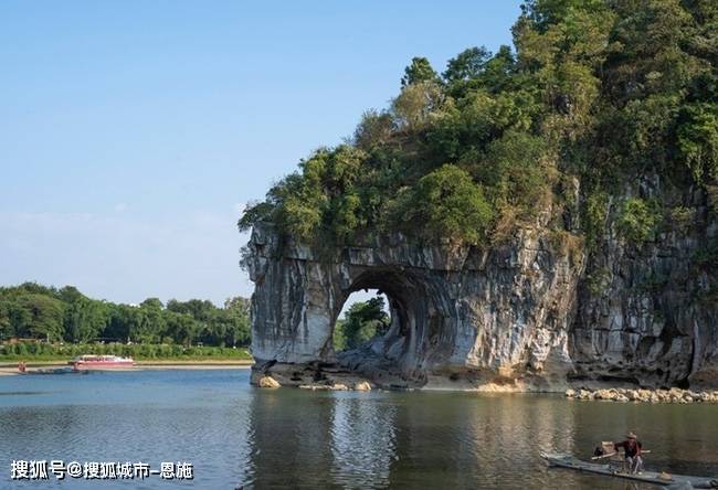 广西旅游自由行5天行程，组团去广西古龙山五日游路线攻略