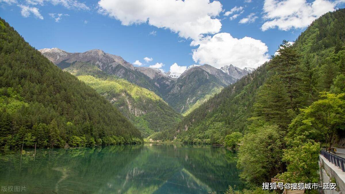 九月去四川旅游最值得去的十大景点是哪些，暑假到四川旅游必去地方有哪几个