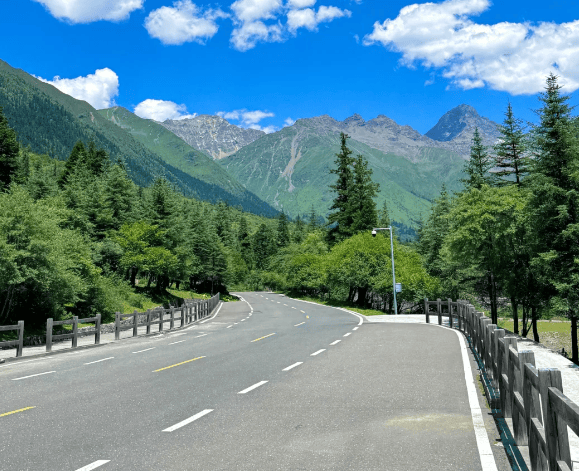 去四川旅游当地跟团游怎么选，景点、住宿、美食分享