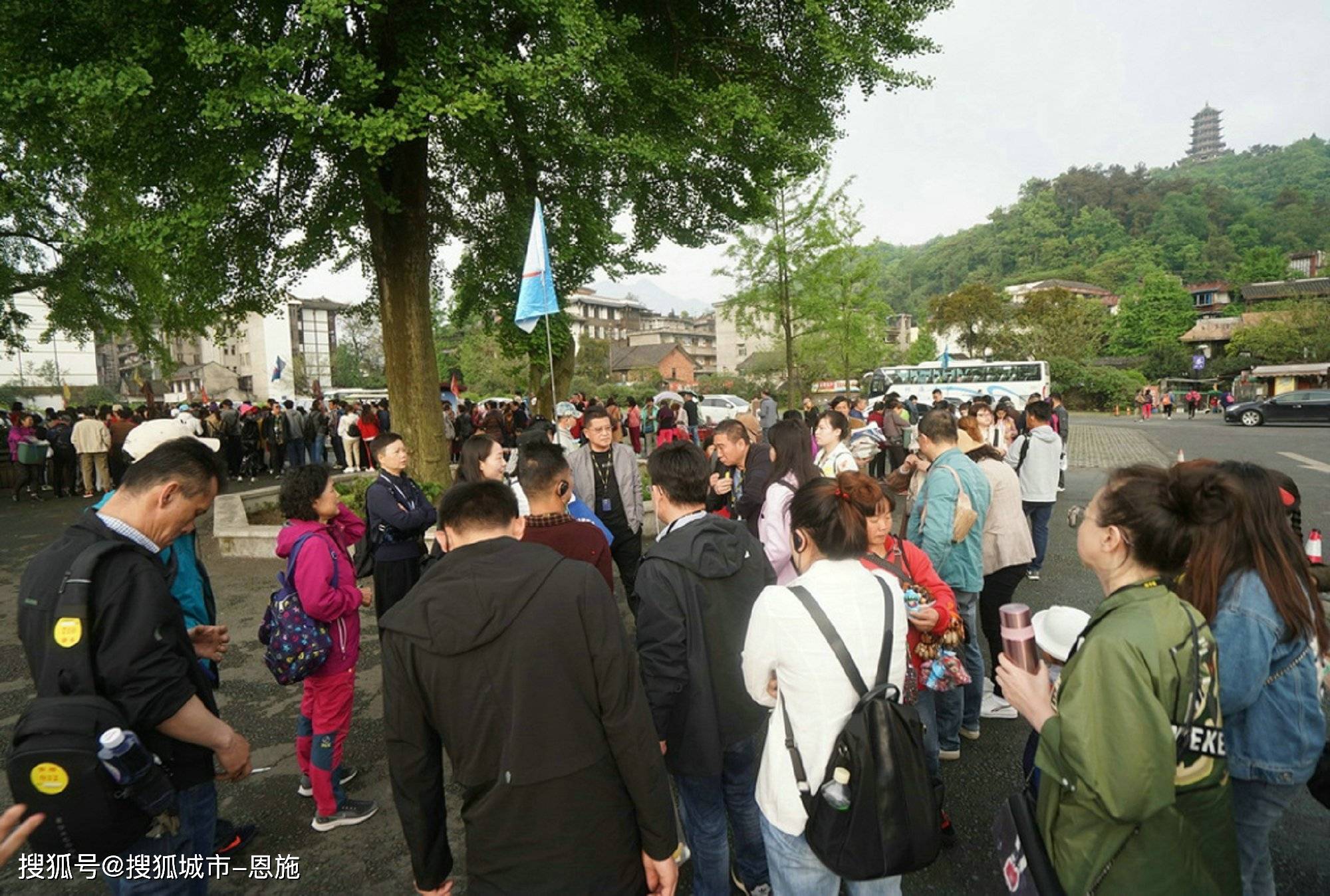 威尼斯彩票官方网站-去四川旅游9个人独立成团4日游要多少钱，云南旅游4天费用多少